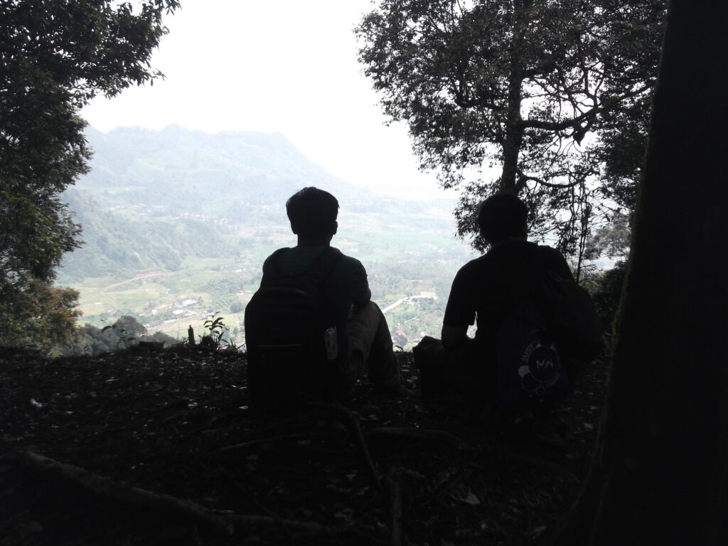 Adegan Dewasa: Melamun di Gunung